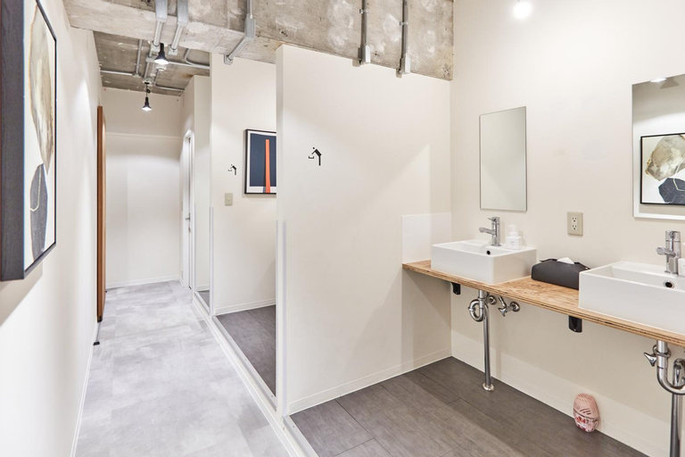 Bathroom 10