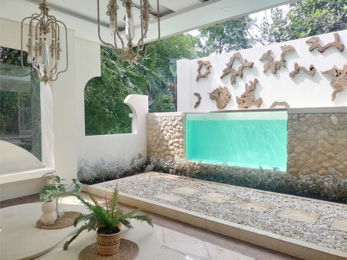 Others 2, Joi Home with warm glass pool by Gluck, Bandung