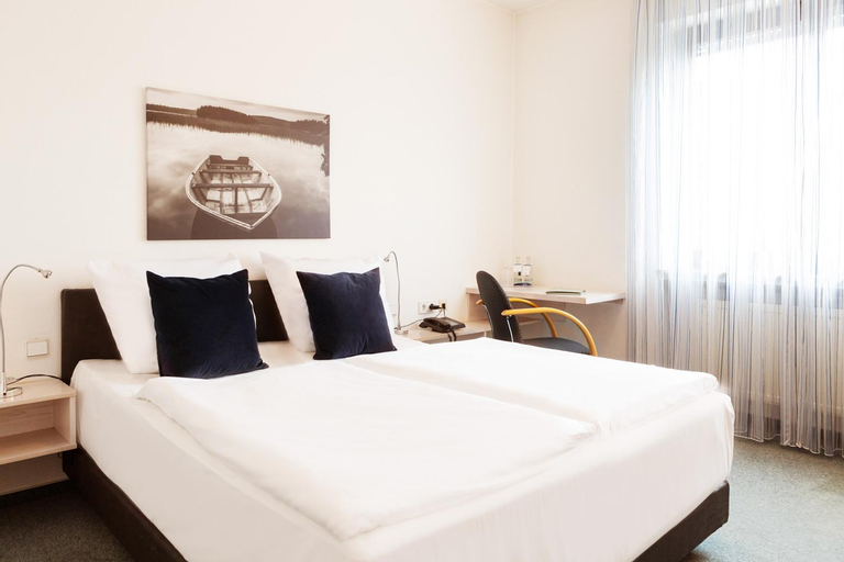Bedroom 2, Hotel Huss Limburg, Limburg-Weilburg