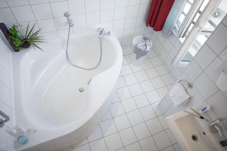 Bathroom 7