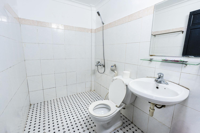 Bathroom, Casablanca Hotel, Huế