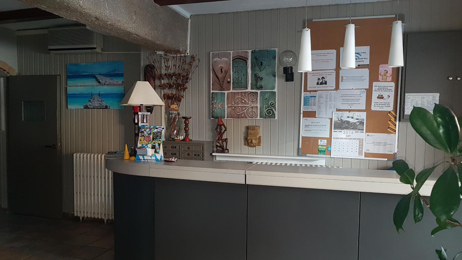 Public Area 2, Hostal Isabel, Girona