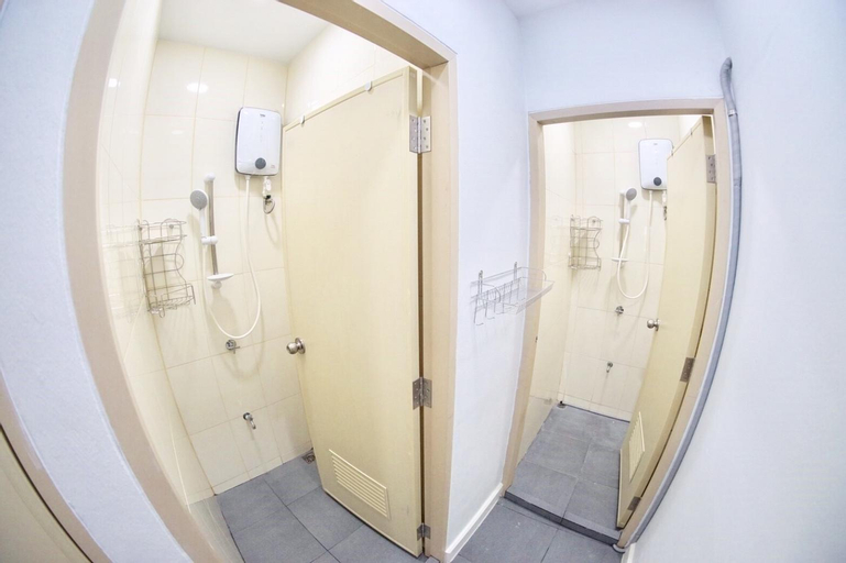 Bathroom 18