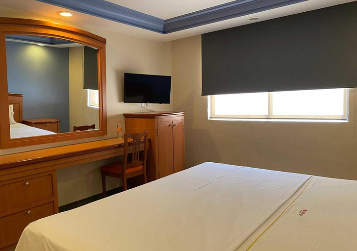 Bedroom 3, San Diego, Mexico City