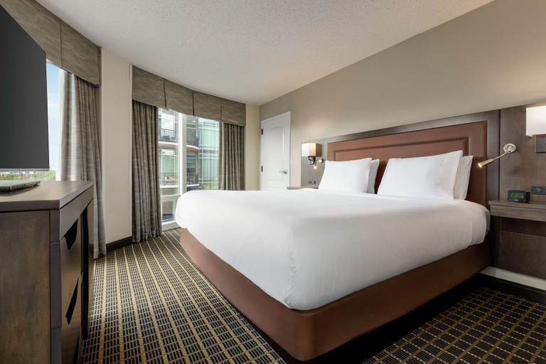 Bedroom 4, Hampton Inn & Suites Greenville-Downtown-RiverPlace, Greenville
