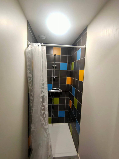 Shower, Gite etape la Belle etoile de Flayat, Creuse