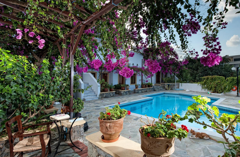 Others 4, Villa Diktynna, Crete