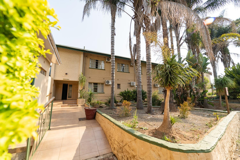 Exterior 4