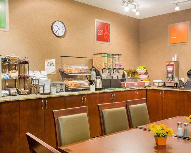 Food & Drinks 5, Comfort Inn & Suites Airdrie, Division No. 6