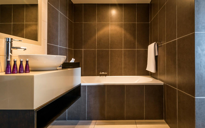Bathroom 5, AVANI Lesotho Hotel & Casino