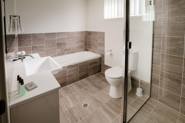 Bathroom 3, Wallsend Executive Apartments, Newcastle - Outer West