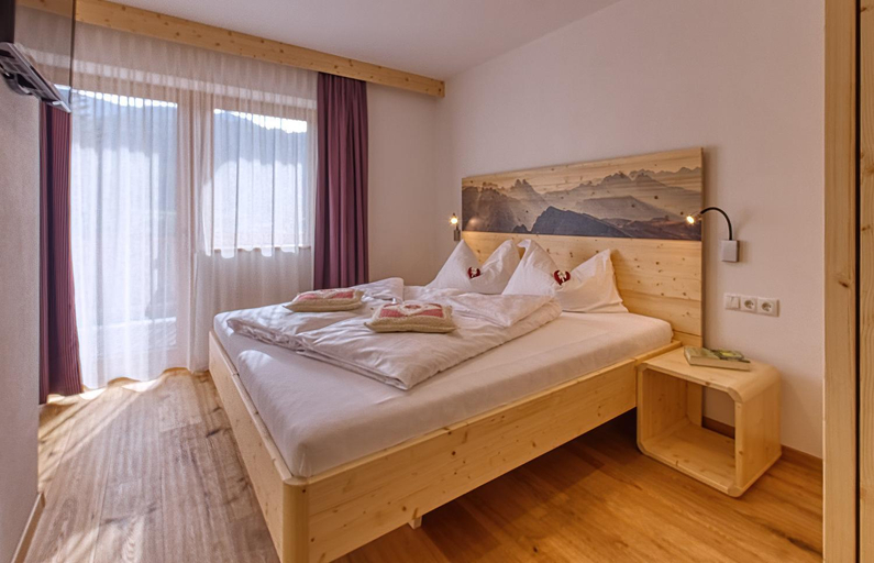 Bedroom 2, Garni Appartments Helvetia, Bolzano