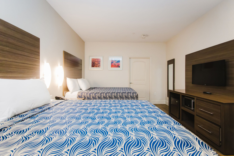 Bedroom 2, Palace Inn Blue I-45 & College Ave, Houston