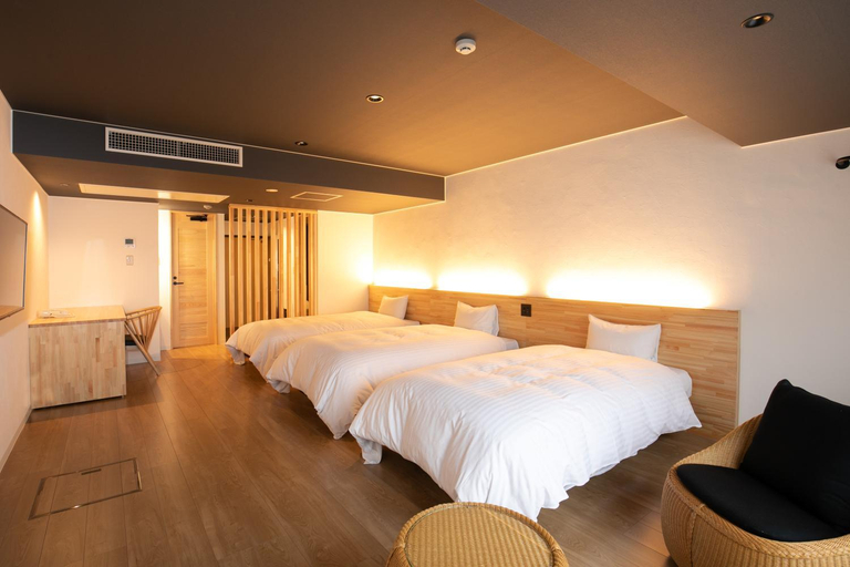 Bedroom 2, Kochi Sunrise Hotel, Kōchi
