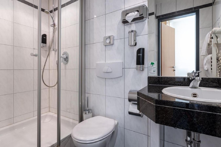 Bathroom 4, Conti Hotel, Köln