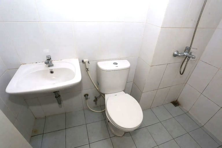 Bathroom, Bandar Rooms @ Urbano Apartment, Bekasi