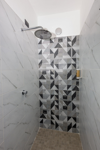 Bathroom 5, Crossroad Hotel, Rome