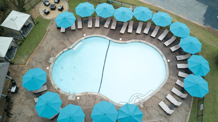 Sport & Beauty 2, Valhalla Resort Hotel, White