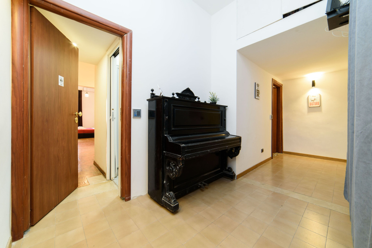 Others 4, Inside Chiaia rooms, Napoli