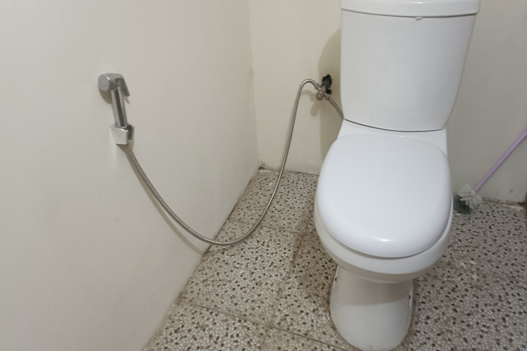 Bathroom 3, Hotel O Avocado Homestay, Lombok