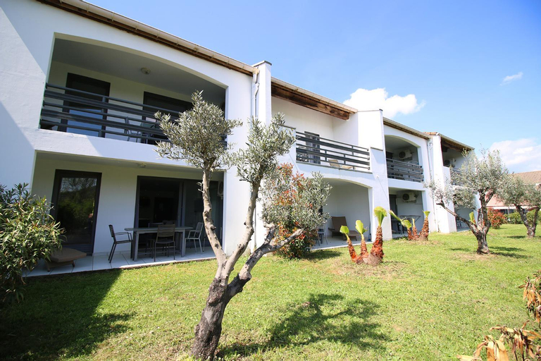 Exterior 10