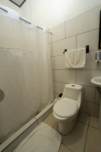 Bathroom 4, Hotel Tortuguero Beachfront, Pococí