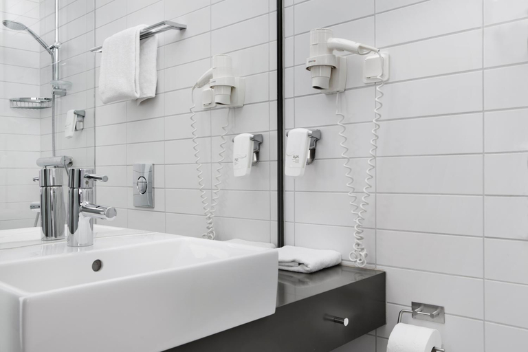 Bathroom 4, Comfort Hotel Xpress Stockholm Central, Stockholm