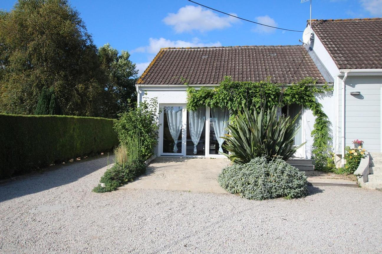 Exterior 4