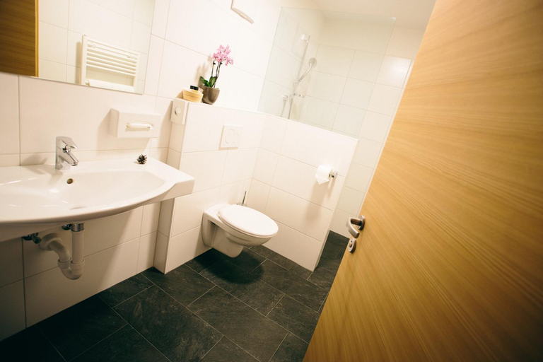 Bathroom, Gasthof Schonau, Bolzano