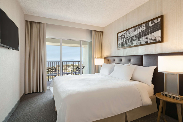 Bedroom 4, Embassy Suites by Hilton Monterey Bay Seaside, Monterey
