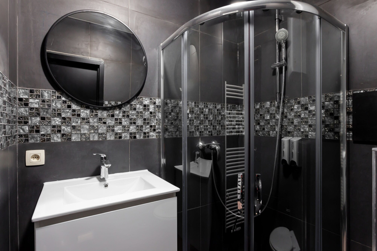 Bathroom 5, Hey-Aparthotel, Bruxelles