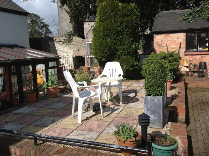 Others 2, The Laurels Bed and Breakfast, Cardiff