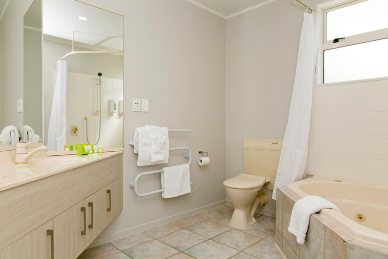 Bathroom, Anchorage Resort Taupo NZ, Taupo