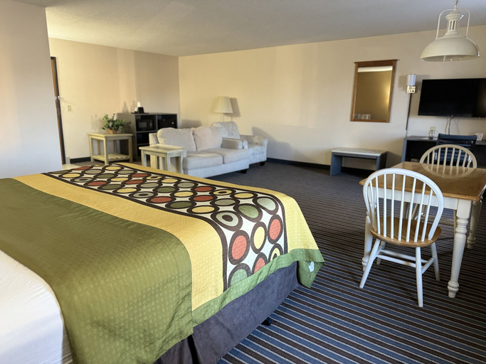 Bedroom 3, Super 8 by Wyndham Columbia Clark Lane, Boone