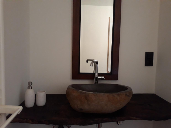 Bathroom 3, Le vieux moulin, Côtes-d'Armor