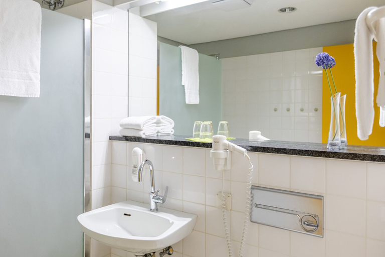 Bathroom 5, Bildungs- und Tagungshaus Haus Neuland, Bielefeld