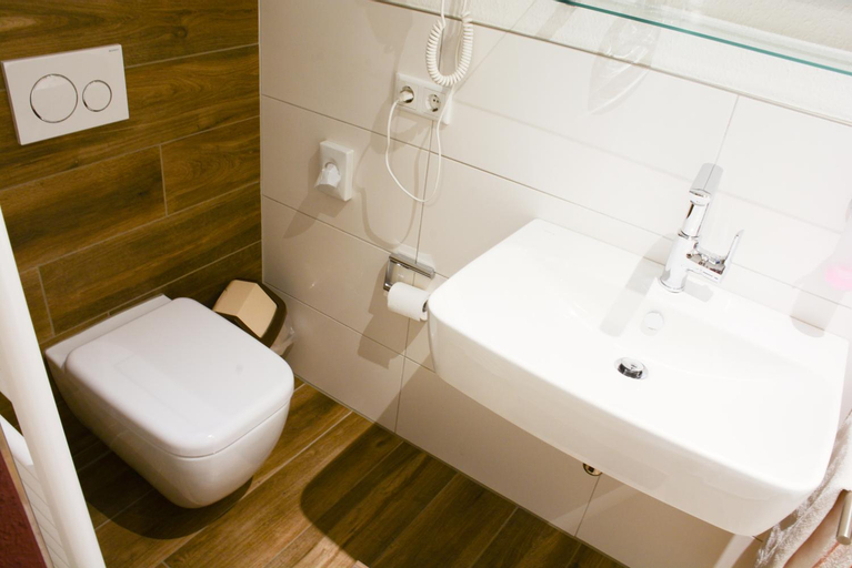 Bathroom 9