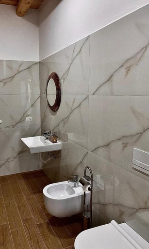 Bathroom 4, Hotel Kaso Ervehe, Përmetit