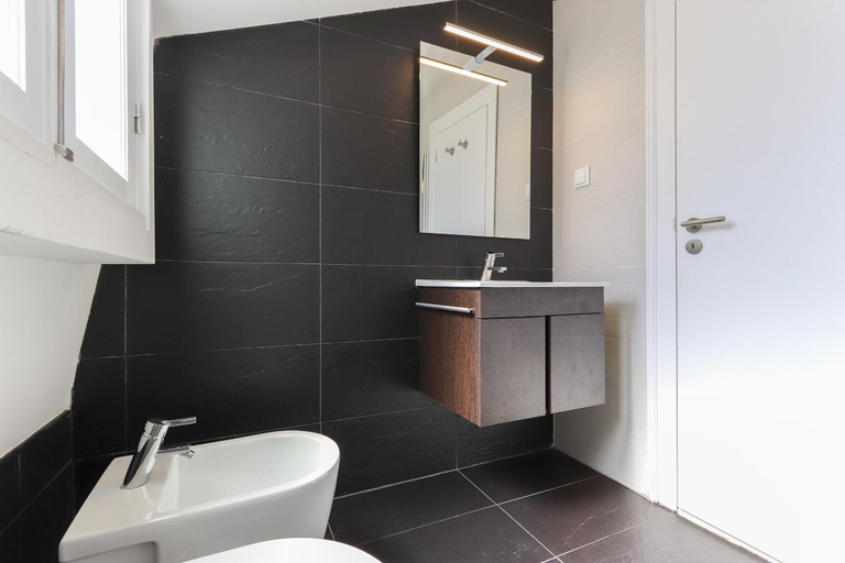 Bathroom 1, Santa Catarina Stylish by Homing, Lisbon