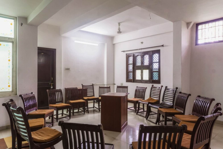 Food & Drinks, Goroomgo Rajpal Palace Udaipur, Udaipur