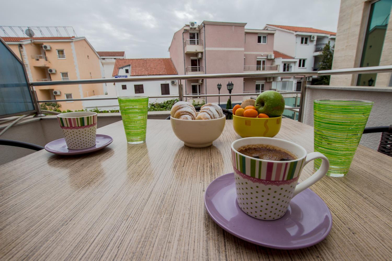 Food & Drinks 4, Adzic Apartments