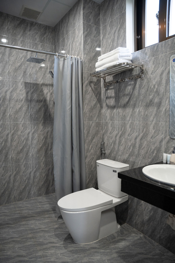 Bathroom 3, Tuyet Suong Hotel, Quảng Ngãi