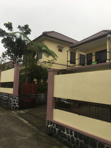 Exterior 1