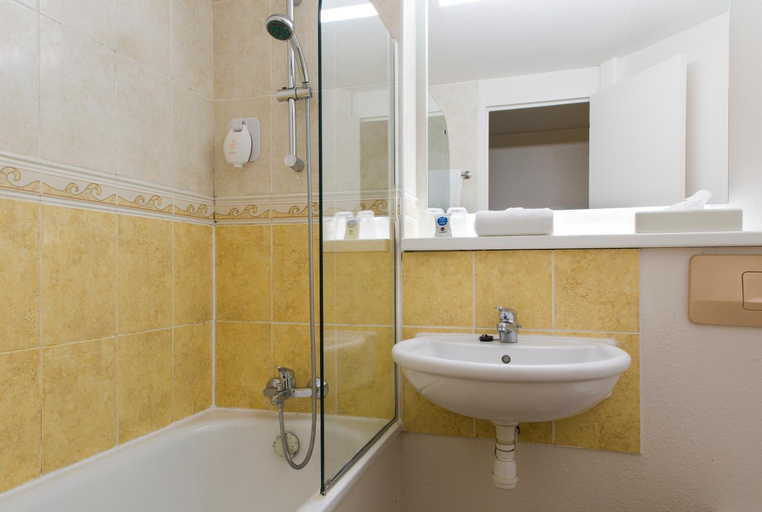 Bathroom 2, Etampes Kyriad, Essonne