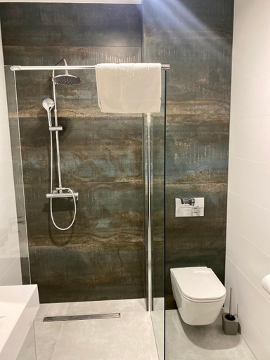 Bathroom 3, Hotel "Ksiezyc" w Swiebodzicach, Świdnica