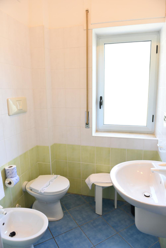 Bathroom 5, Grand Hotel Delle Terme, Cosenza