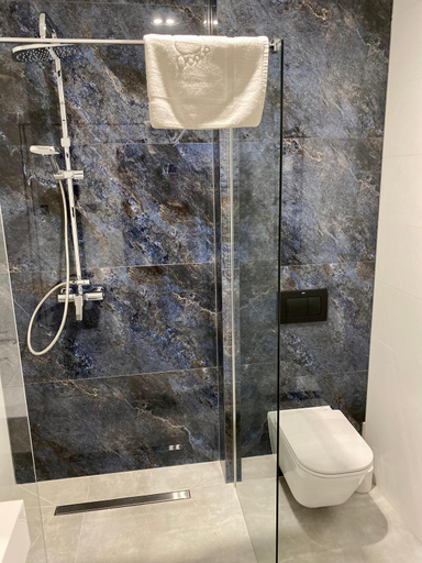 Bathroom 4, Hotel "Ksiezyc" w Swiebodzicach, Świdnica