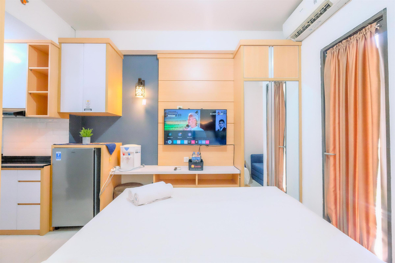 Bedroom 2, Minimalistic Look Studio Transpark Cibubur Apartment By Travelio, Depok