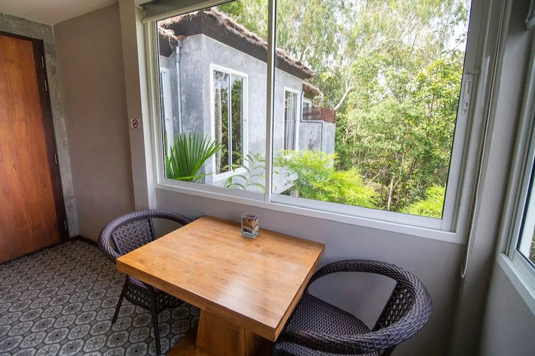 Dining Room 8