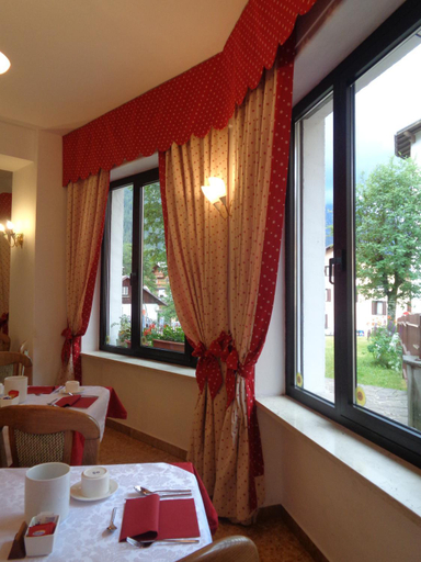Others 4, Hotel Garni Suisse, Trento